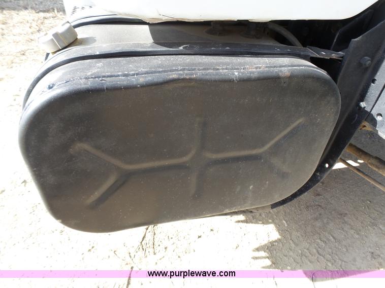 image for item L3667 2001 International 4700 propane fuel truck