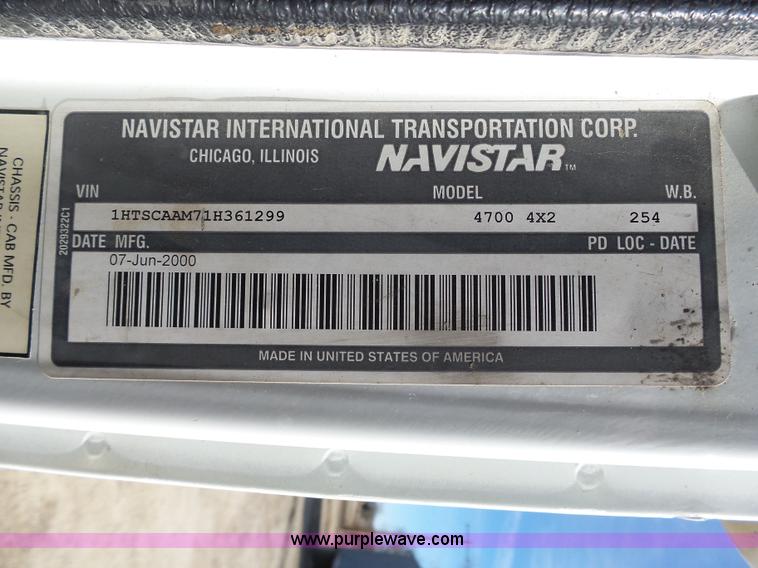 image for item L3667 2001 International 4700 propane fuel truck