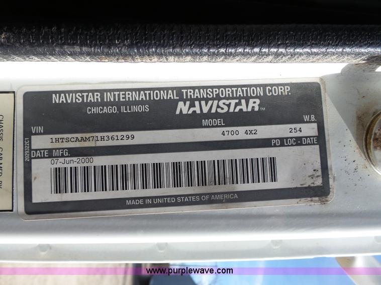 image for item L3667 2001 International 4700 propane fuel truck