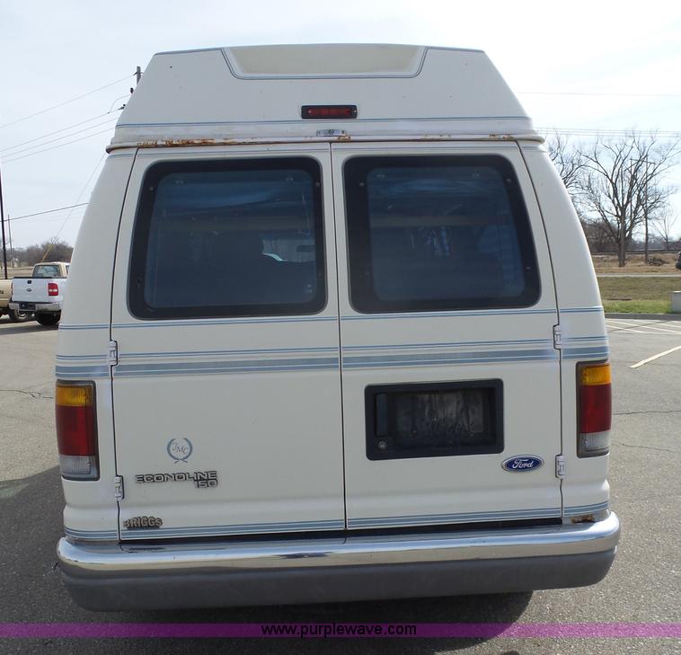image for item L3683 1992 Ford Econoline E150 Diamond Executive van