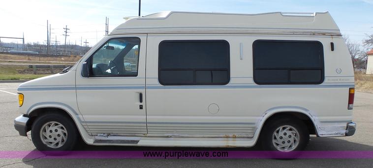 image for item L3683 1992 Ford Econoline E150 Diamond Executive van