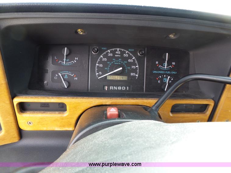image for item L3683 1992 Ford Econoline E150 Diamond Executive van
