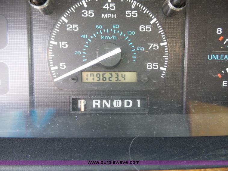 image for item L3683 1992 Ford Econoline E150 Diamond Executive van