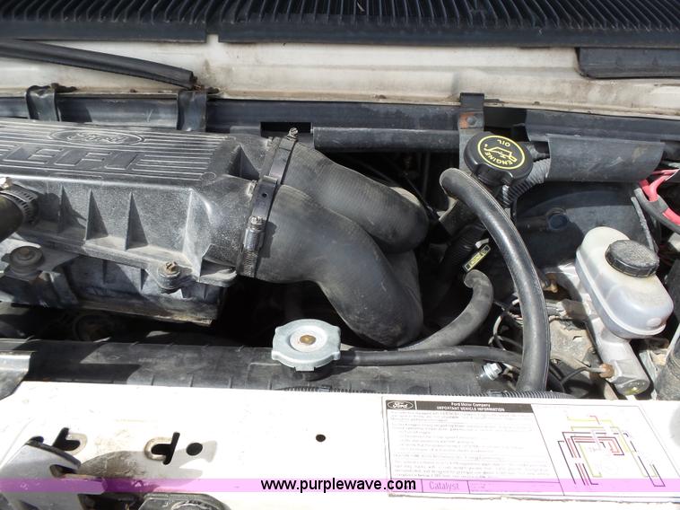 image for item L3683 1992 Ford Econoline E150 Diamond Executive van