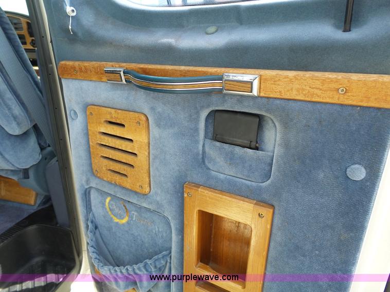 image for item L3683 1992 Ford Econoline E150 Diamond Executive van