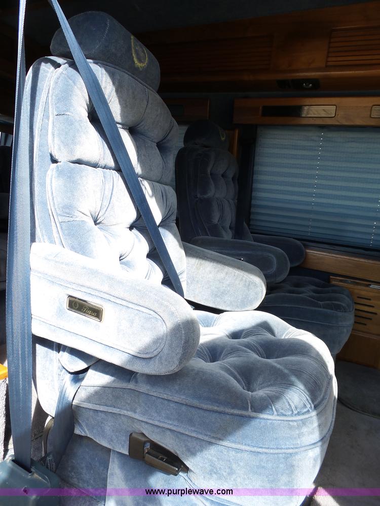 image for item L3683 1992 Ford Econoline E150 Diamond Executive van