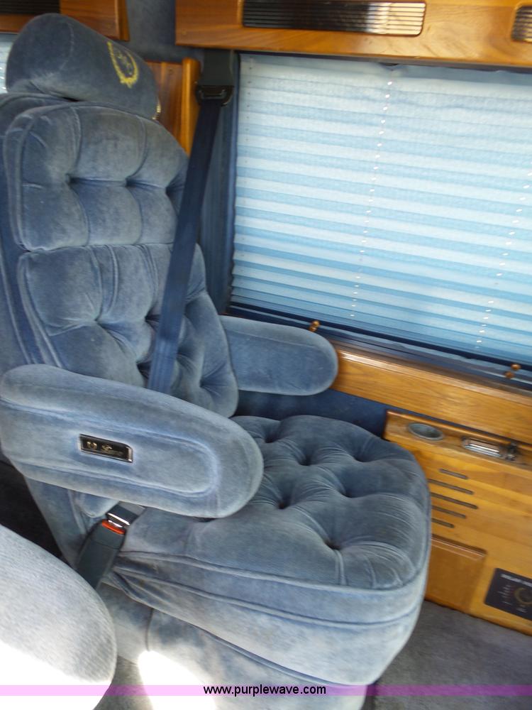 image for item L3683 1992 Ford Econoline E150 Diamond Executive van