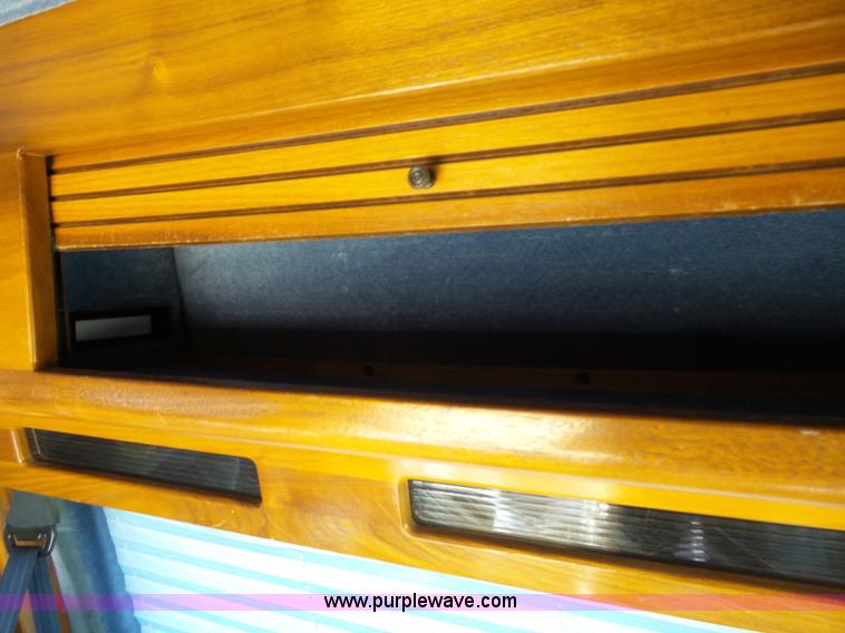 image for item L3683 1992 Ford Econoline E150 Diamond Executive van