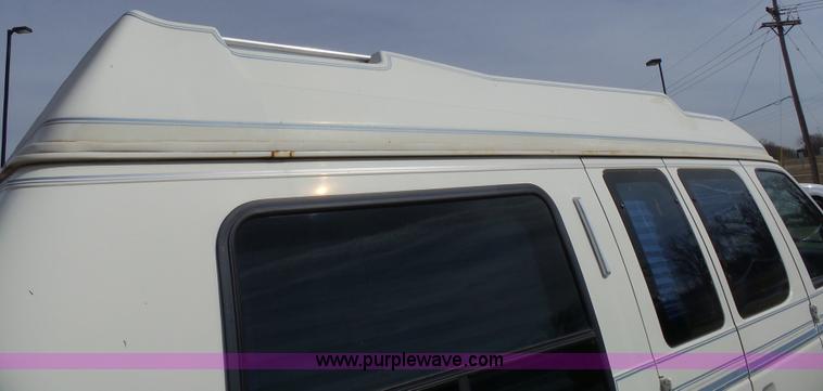 image for item L3683 1992 Ford Econoline E150 Diamond Executive van