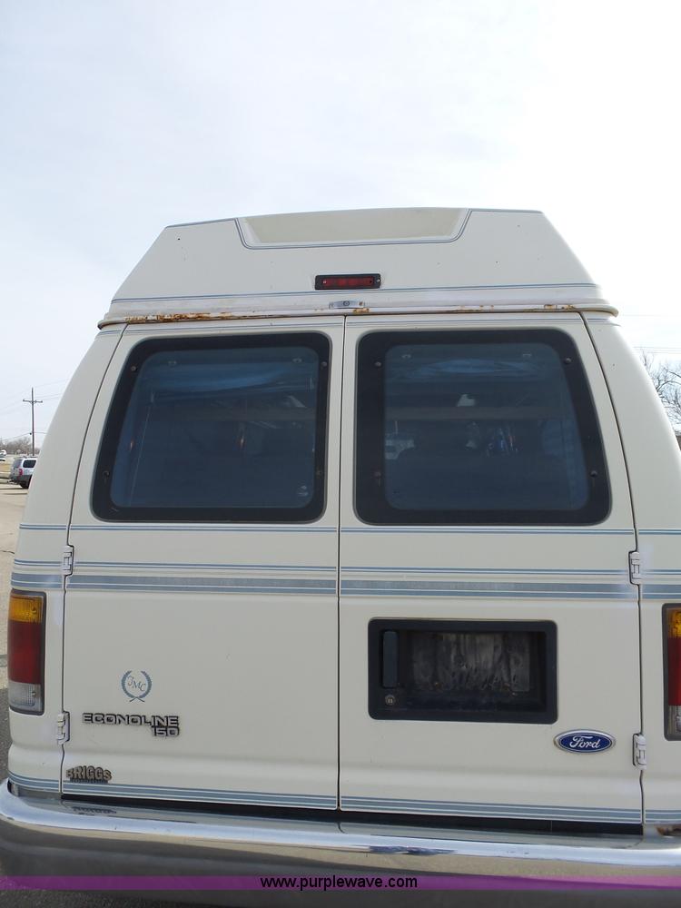 image for item L3683 1992 Ford Econoline E150 Diamond Executive van