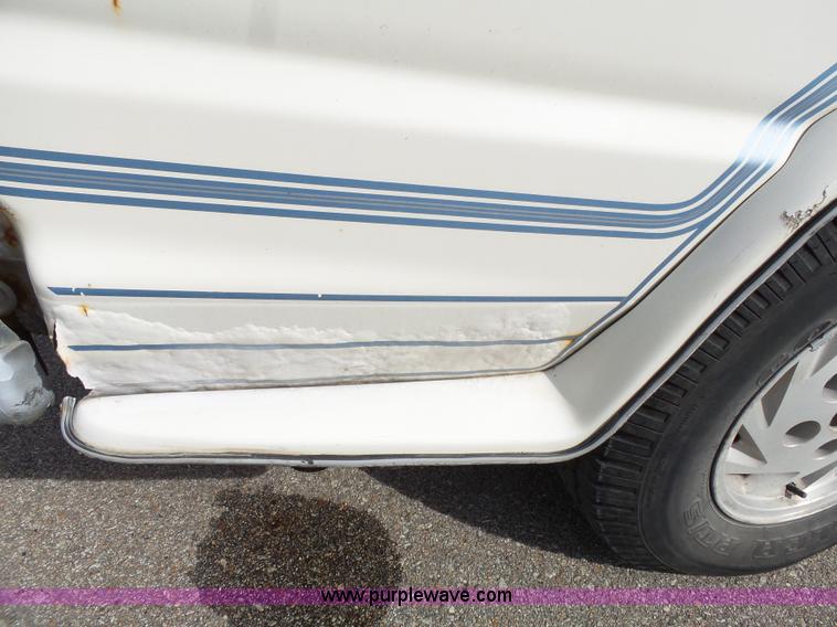 image for item L3683 1992 Ford Econoline E150 Diamond Executive van