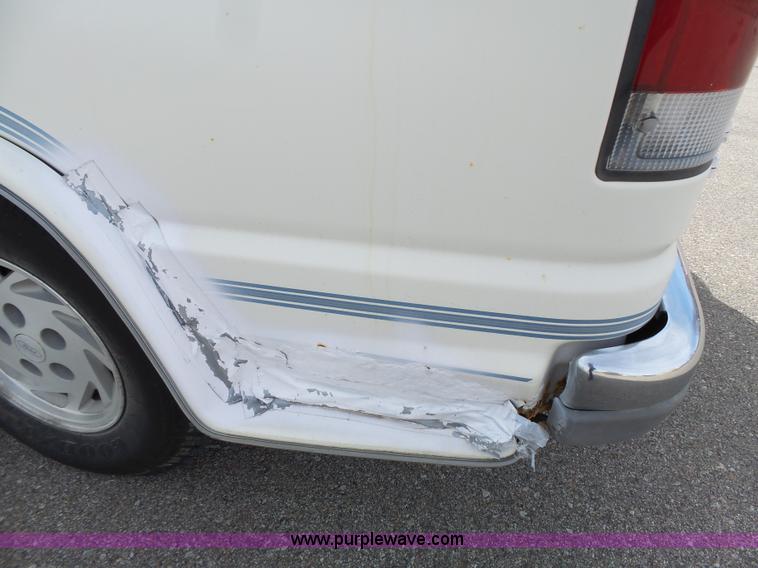image for item L3683 1992 Ford Econoline E150 Diamond Executive van