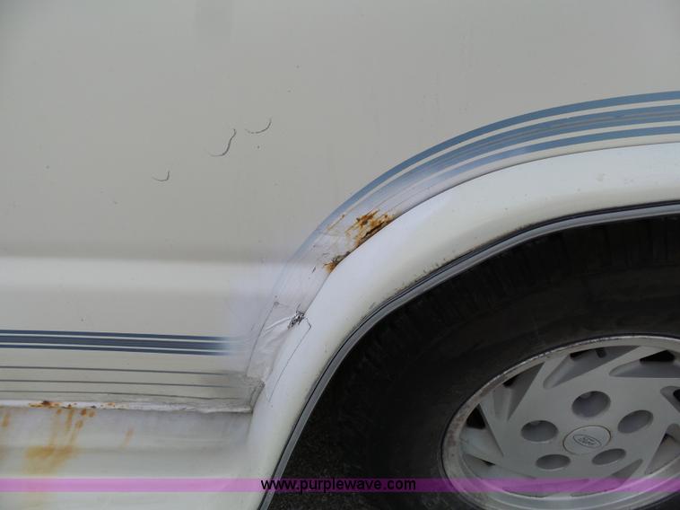 image for item L3683 1992 Ford Econoline E150 Diamond Executive van