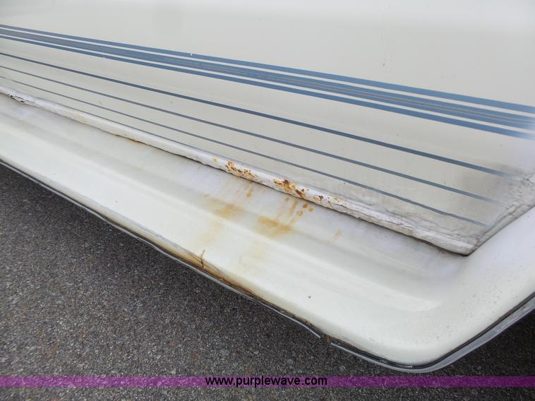 image for item L3683 1992 Ford Econoline E150 Diamond Executive van