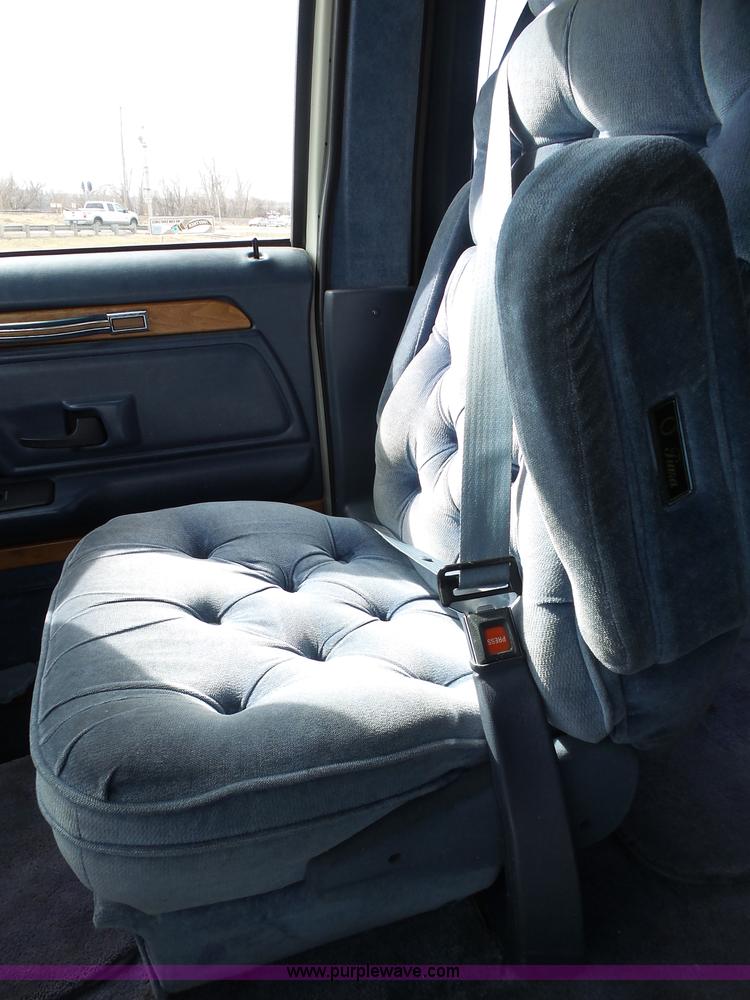 image for item L3683 1992 Ford Econoline E150 Diamond Executive van