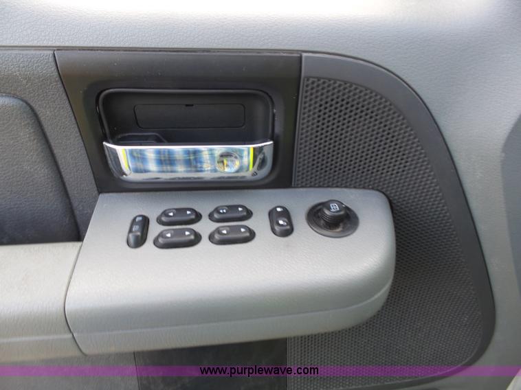 image for item L3690 2008 Ford F150 XLT SuperCrew pickup truck