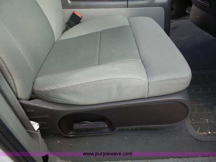 image for item L3690 2008 Ford F150 XLT SuperCrew pickup truck