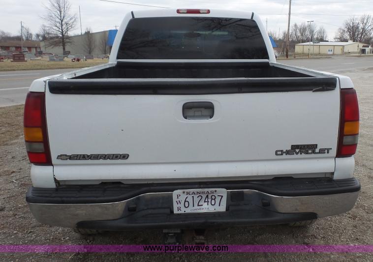image for item L4758 2002 Chevrolet Silverado 1500HD Crew Cab pickup truck