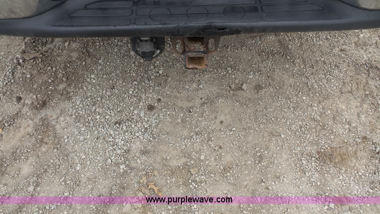 image for item L4758 2002 Chevrolet Silverado 1500HD Crew Cab pickup truck