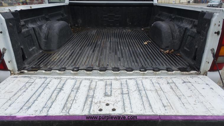 image for item L4758 2002 Chevrolet Silverado 1500HD Crew Cab pickup truck