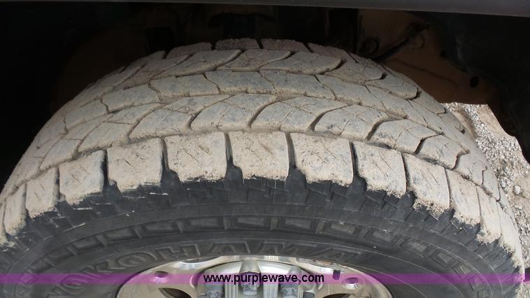 image for item L4758 2002 Chevrolet Silverado 1500HD Crew Cab pickup truck