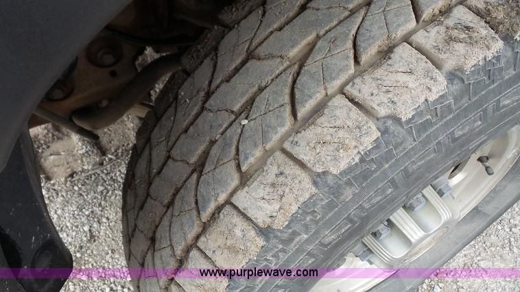 image for item L4758 2002 Chevrolet Silverado 1500HD Crew Cab pickup truck