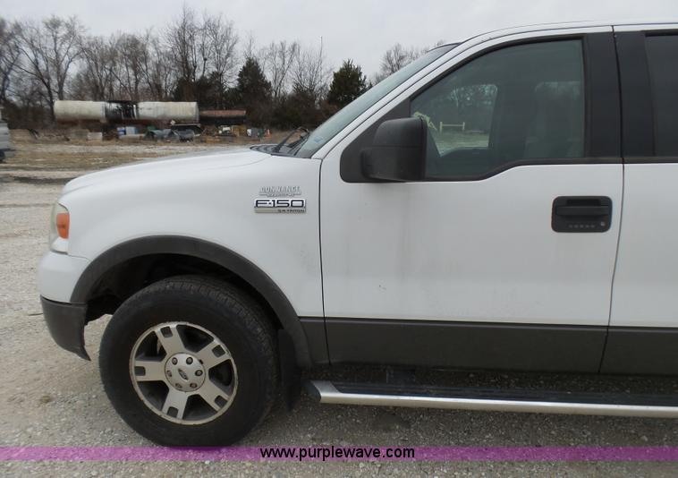 image for item L5427 2004 Ford F150 SuperCrew pickup truck