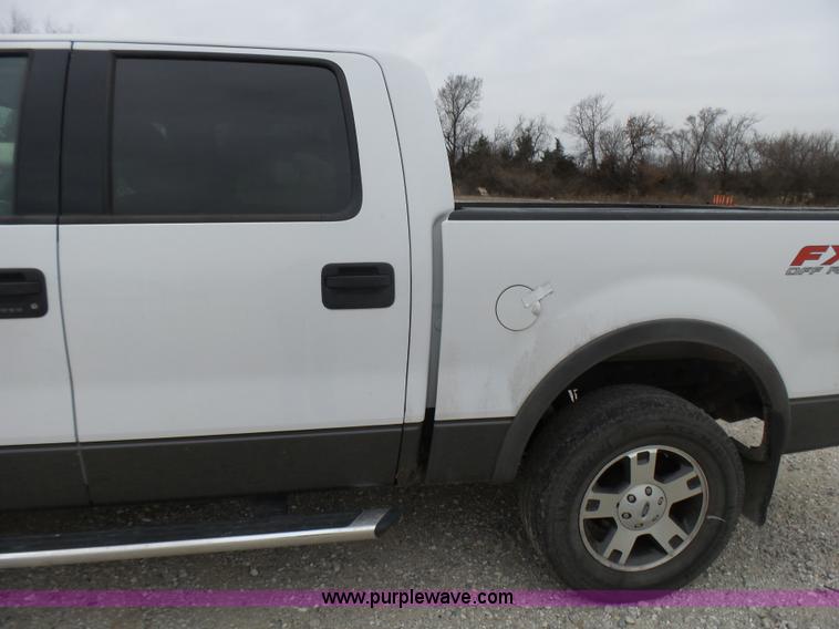 image for item L5427 2004 Ford F150 SuperCrew pickup truck