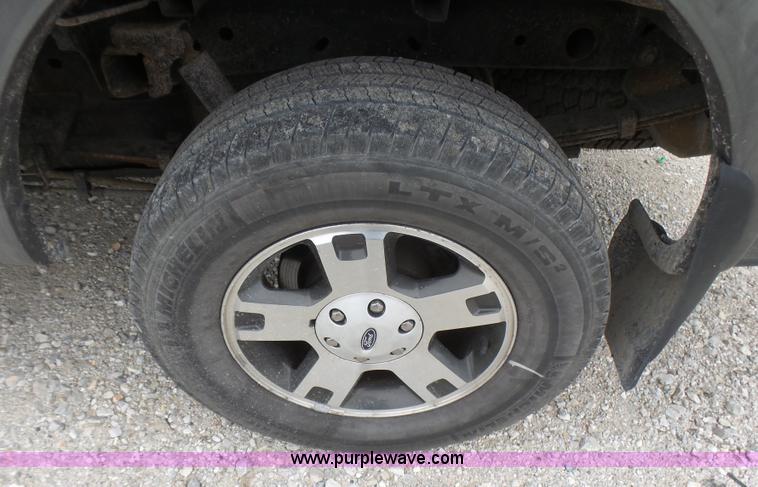 image for item L5427 2004 Ford F150 SuperCrew pickup truck