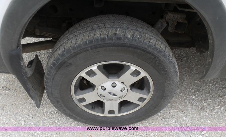 image for item L5427 2004 Ford F150 SuperCrew pickup truck