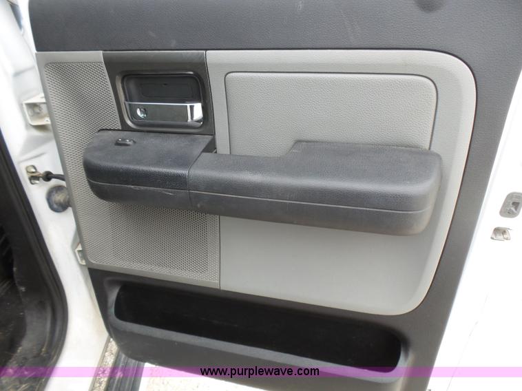 image for item L5427 2004 Ford F150 SuperCrew pickup truck