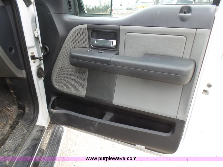 image for item L5427 2004 Ford F150 SuperCrew pickup truck