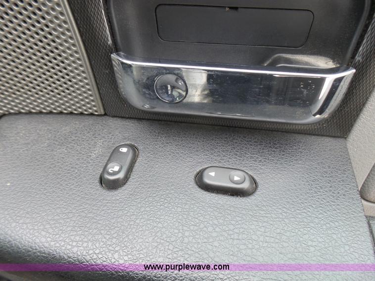 image for item L5427 2004 Ford F150 SuperCrew pickup truck