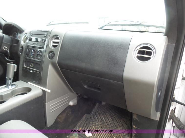 image for item L5427 2004 Ford F150 SuperCrew pickup truck