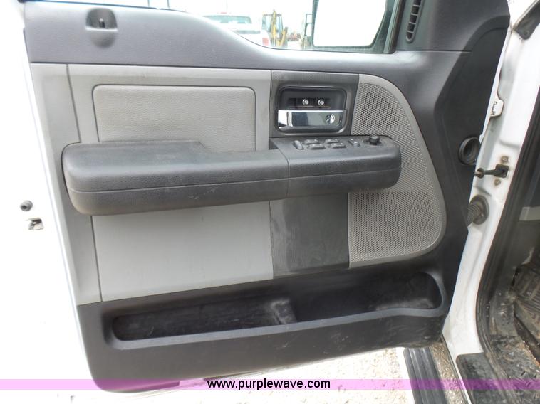 image for item L5427 2004 Ford F150 SuperCrew pickup truck