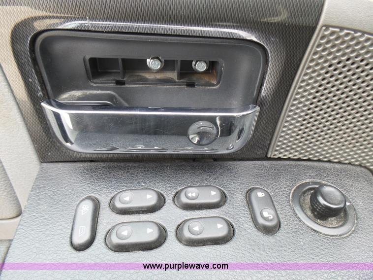 image for item L5427 2004 Ford F150 SuperCrew pickup truck