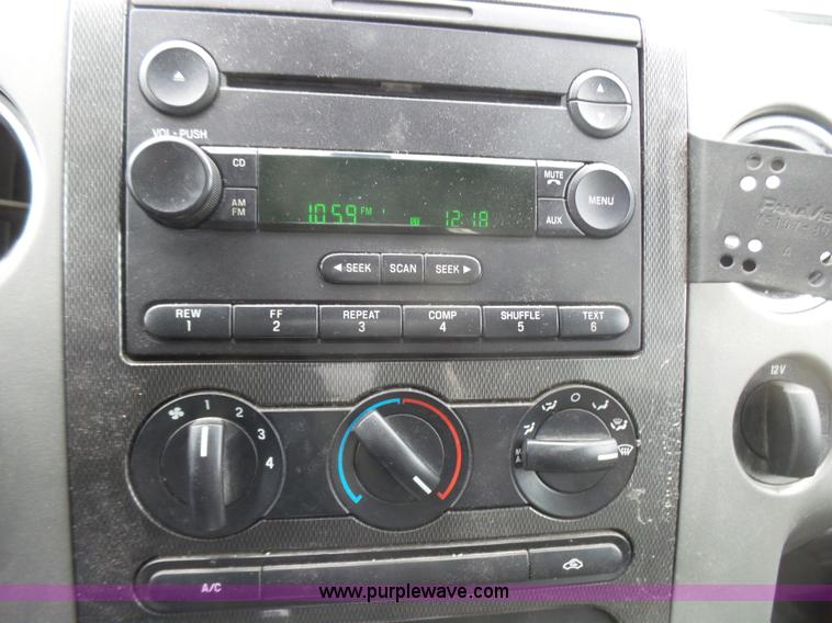 image for item L5427 2004 Ford F150 SuperCrew pickup truck