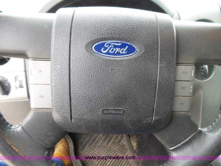 image for item L5427 2004 Ford F150 SuperCrew pickup truck