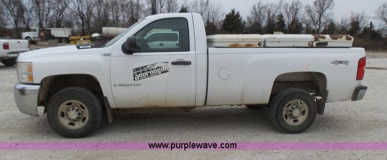 image for item L5428 2007 Chevrolet Silverado 2500HD pickup truck
