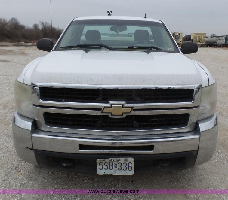 image for item L5428 2007 Chevrolet Silverado 2500HD pickup truck
