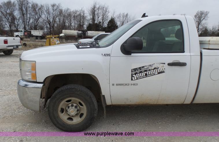 image for item L5428 2007 Chevrolet Silverado 2500HD pickup truck