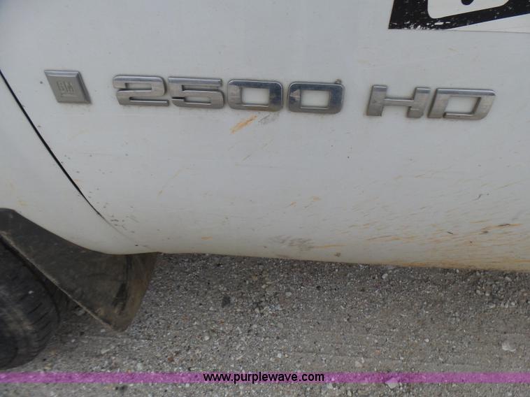 image for item L5428 2007 Chevrolet Silverado 2500HD pickup truck