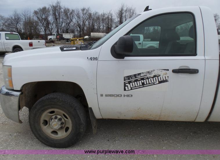 image for item L5428 2007 Chevrolet Silverado 2500HD pickup truck