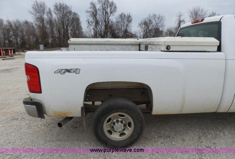 image for item L5428 2007 Chevrolet Silverado 2500HD pickup truck