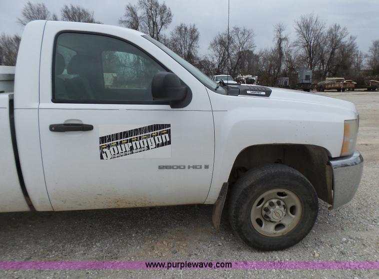 image for item L5428 2007 Chevrolet Silverado 2500HD pickup truck