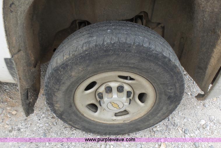 image for item L5428 2007 Chevrolet Silverado 2500HD pickup truck