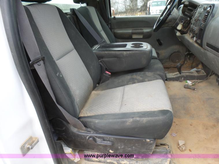 image for item L5428 2007 Chevrolet Silverado 2500HD pickup truck