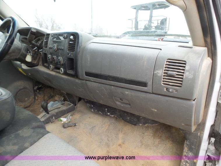 image for item L5428 2007 Chevrolet Silverado 2500HD pickup truck