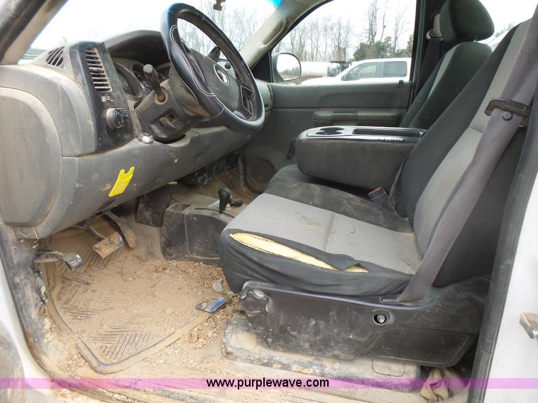 image for item L5428 2007 Chevrolet Silverado 2500HD pickup truck