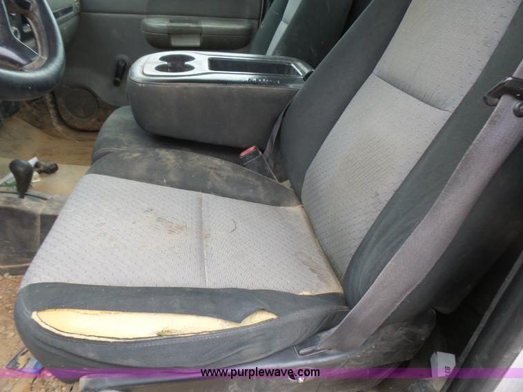 image for item L5428 2007 Chevrolet Silverado 2500HD pickup truck